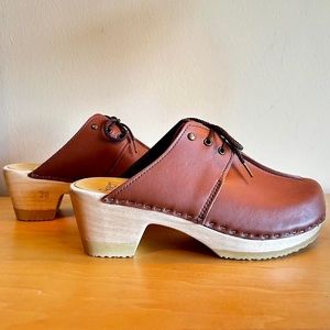 Sven Tan Laceup Clogs